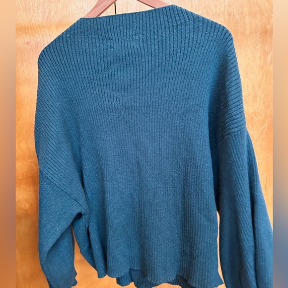 Line + Dot Viscose Scalloped Turtleneck - Picture 3 of 4